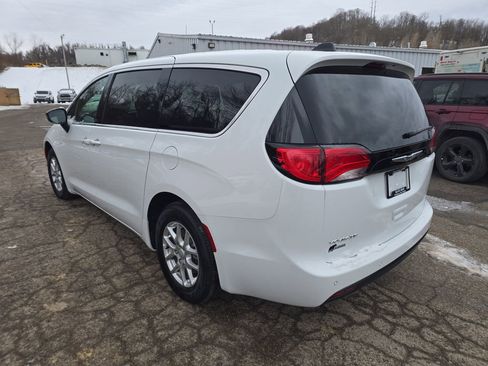 New 2026 Chrysler Pacifica Select w/ S Appearance Package AWD/4WD image 6