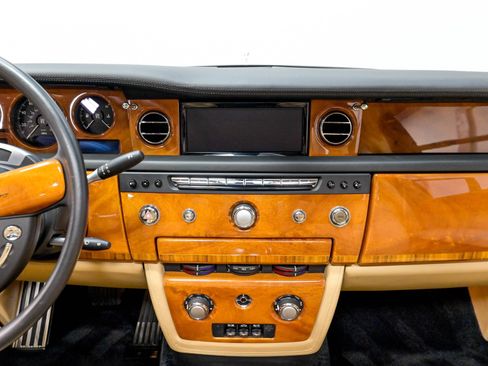 Used 2013 Rolls-Royce Phantom Sedan RWD image 48