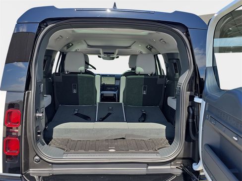 New 2025 Land Rover Defender 130 X-Dynamic SE image 13