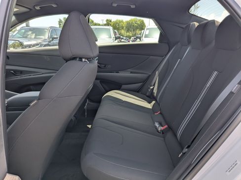 New 2025 Hyundai Elantra SEL image 12