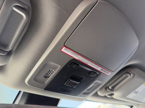 Used 2022 Toyota Camry SE w/ Carpet Mat Package (TMS) image 17