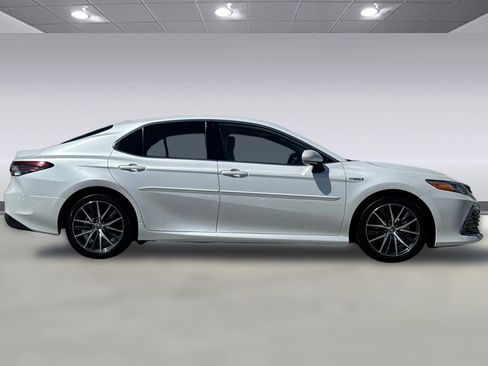 Used 2021 Toyota Camry XLE w/ Navigation Upgrade Package FWD image 2