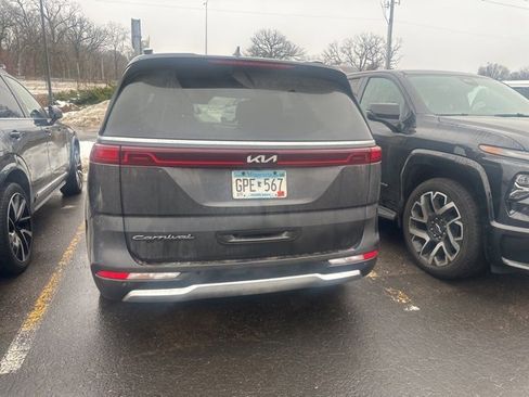 Used 2022 Kia Carnival SX Prestige image 17