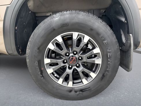Used 2023 Nissan Titan PRO-4X w/ Pro-4x Convenience Package AWD/4WD image 26