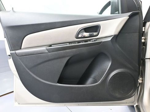 Used 2013 Chevrolet Cruze LS FWD image 16