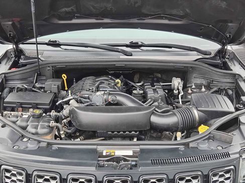 Used 2019 Jeep Grand Cherokee Altitude image 13