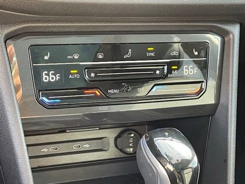 Used 2024 Volkswagen Tiguan SE w/ Panoramic Sunroof Package image 20