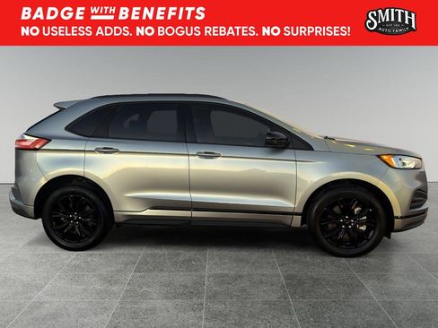 Used 2023 Ford Edge SE w/ Black Appearance Package image 4