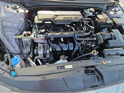 Used 2023 Hyundai Elantra Limited FWD image 23