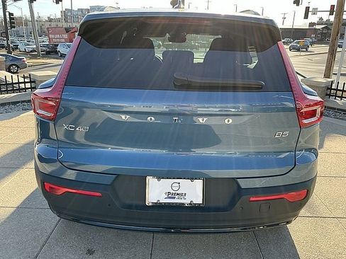 Certified 2025 Volvo XC40 B5 Plus image 9