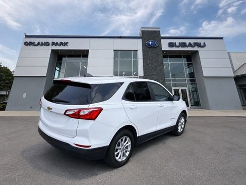 Used 2021 Chevrolet Equinox LS w/ LS Convenience Package FWD image 4