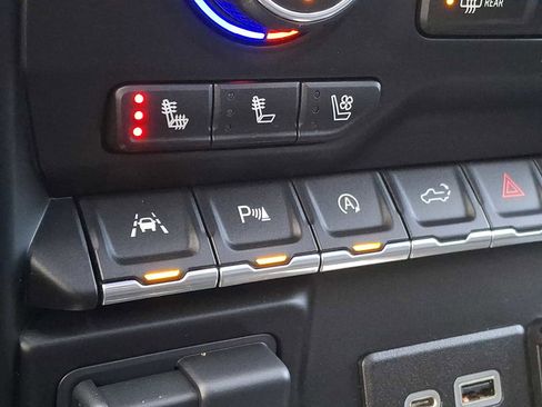 Used 2021 Chevrolet Silverado 1500 High Country w/ Technology Package image 19