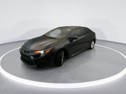Used 2021 Toyota Corolla LE w/ LE Convenience Package FWD image 2