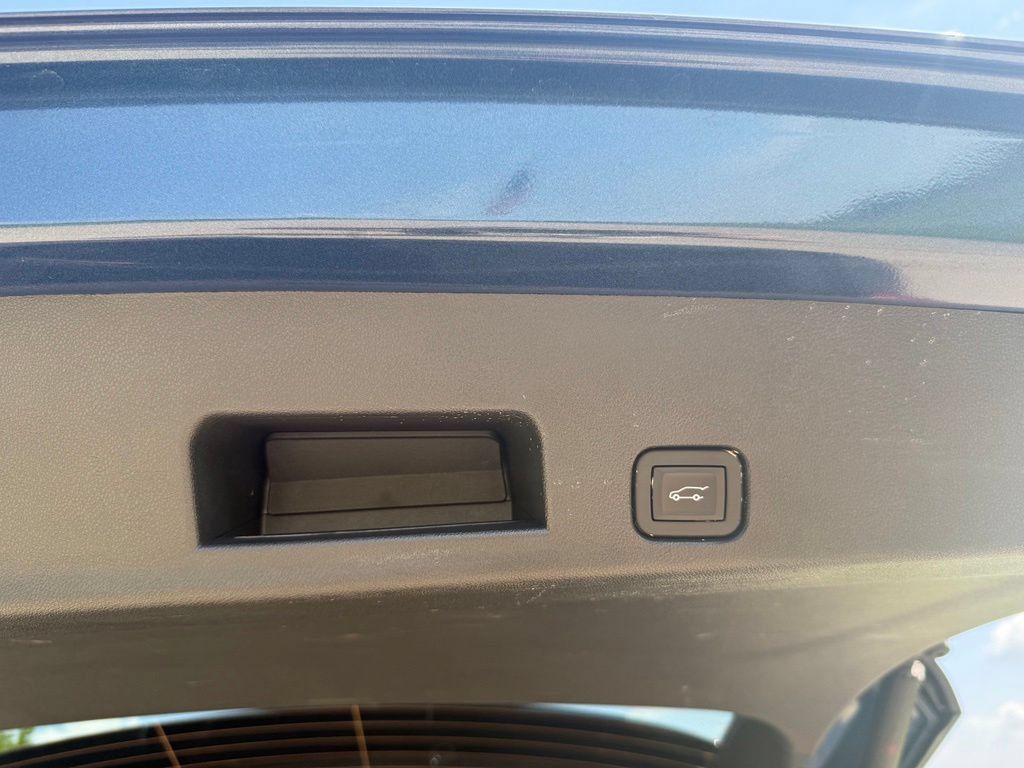 Used 2025 Buick Enclave Preferred w/ LPO, Floor Liner Package FWD image 7