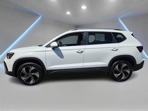 Certified 2025 Volkswagen Taos SE w/ Panoramic Sunroof Package AWD/4WD image 7