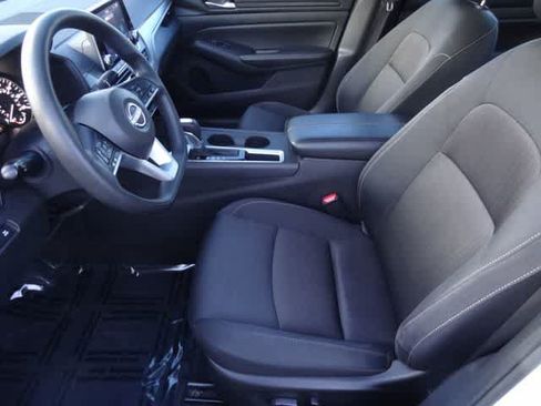 Used 2025 Nissan Altima 2.5 SV FWD image 6
