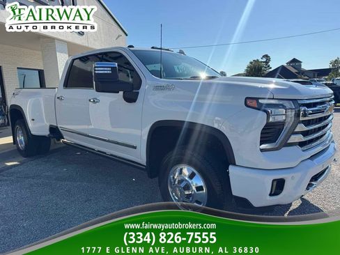 Used 2025 Chevrolet Silverado 3500 High Country w/ High Country Premium Package AWD/4WD image 4