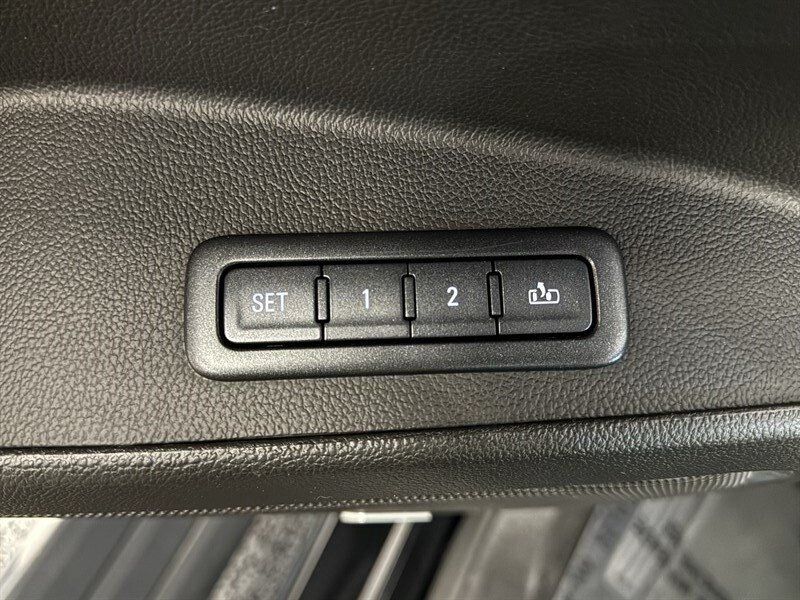 Used 2015 GMC Yukon Denali w/ Premium Package AWD/4WD image 26