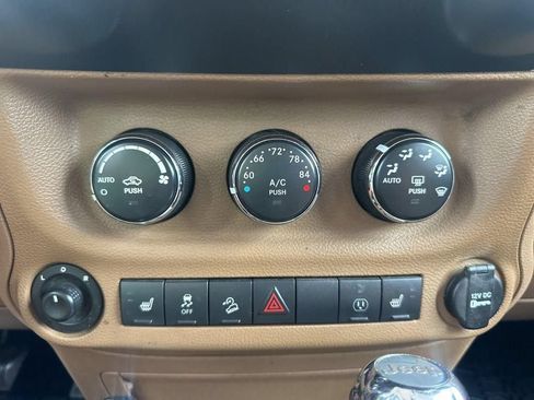 Used 2015 Jeep Wrangler Unlimited Sahara AWD/4WD image 36