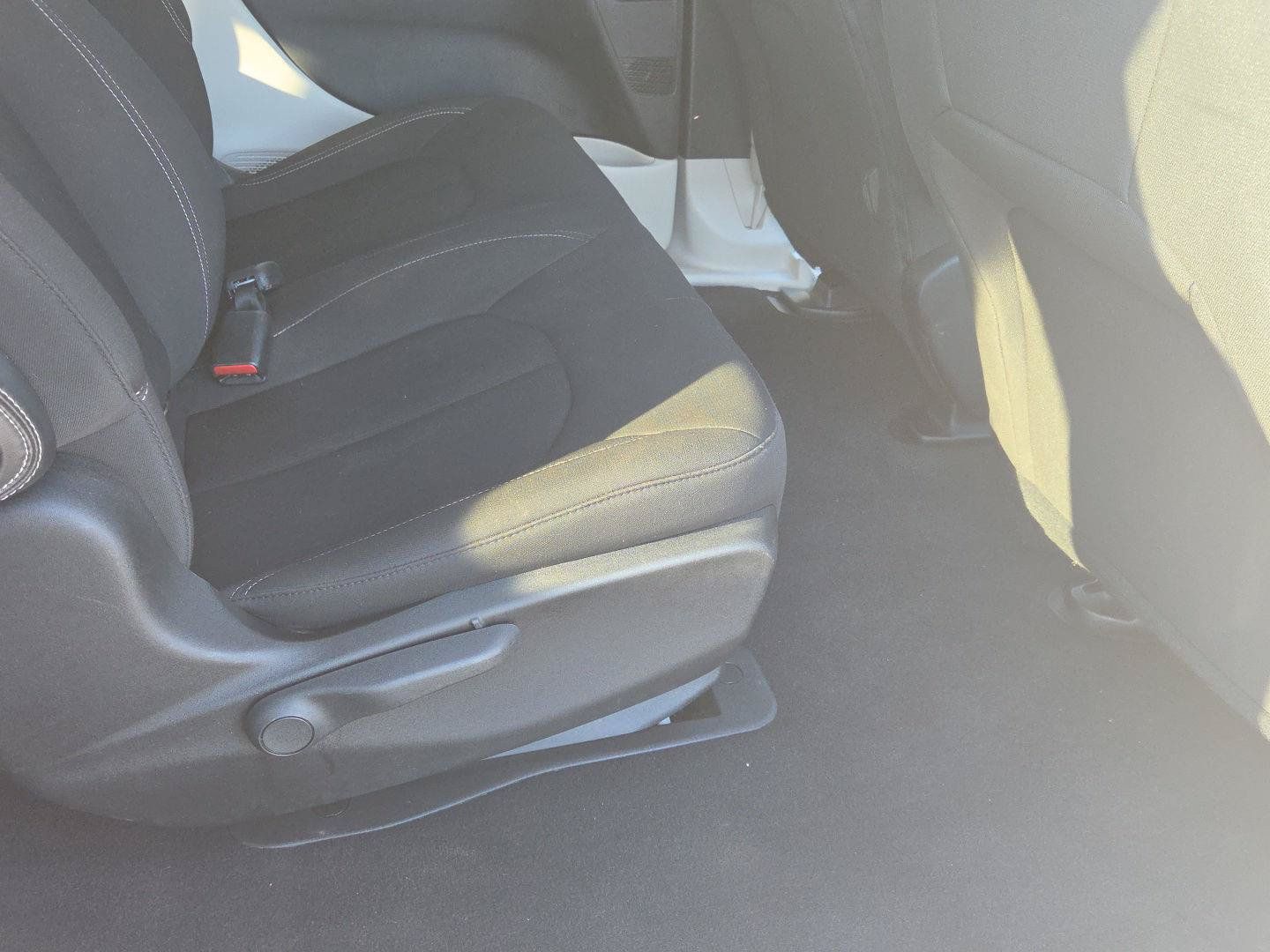 Used 2021 Chrysler Voyager L FWD image 19