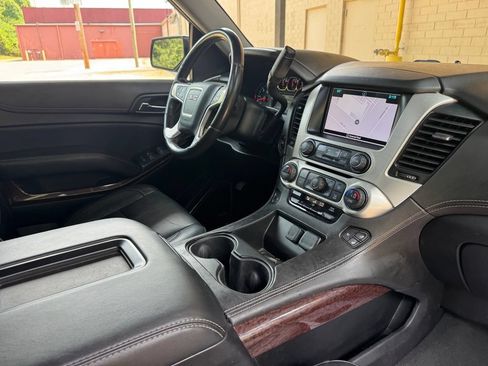 Used 2020 GMC Yukon XL SLT w/ Open Road Package AWD/4WD image 32