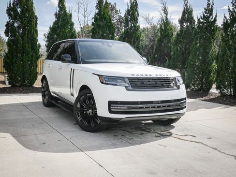 Used 2025 Land Rover Range Rover SE image 2