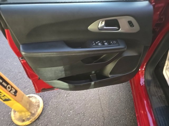 Used 2025 Chrysler Pacifica Limited FWD image 16