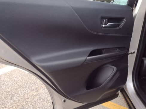 Used 2021 Toyota Venza XLE image 14