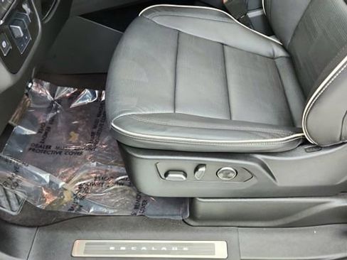 Used 2023 Cadillac Escalade Premium Luxury w/ Performance Package image 38
