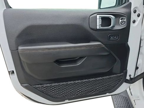 Used 2022 Jeep Wrangler Unlimited Sahara AWD/4WD image 11