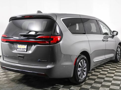 Used 2022 Chrysler Pacifica Limited image 18