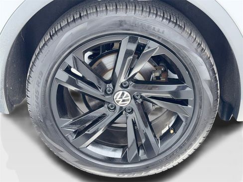 Used 2024 Volkswagen Tiguan SE R-Line image 54
