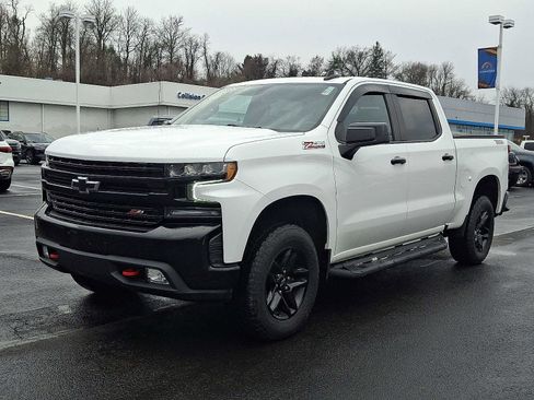 Used 2021 Chevrolet Silverado 1500 LT Trail Boss w/ Convenience Package II image 3