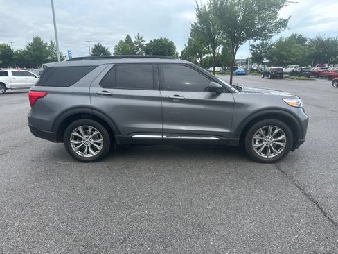 Used 2023 Ford Explorer XLT w/ Equipment Group 202A AWD/4WD image 4