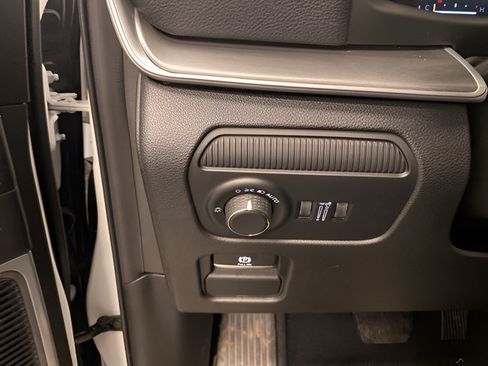 Used 2026 Jeep Grand Wagoneer 4WD w/ Premium Group I image 19