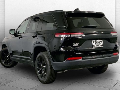 Used 2025 Jeep Grand Cherokee Altitude AWD/4WD image 11
