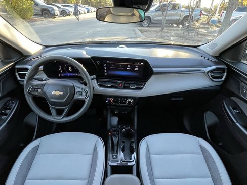 Used 2025 Chevrolet TrailBlazer LT image 10