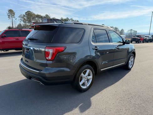 Used 2018 Ford Explorer XLT w/ Equipment Group 202A image 4