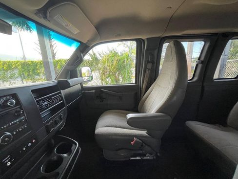 Used 2017 Chevrolet Express 3500 LT w/ LT Preferred Equipment Group RWD image 3