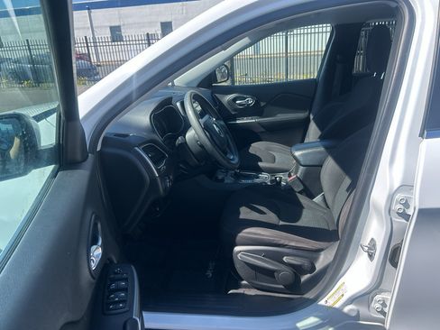 Used 2019 Jeep Cherokee Latitude w/ Popular Appearance Group AWD/4WD image 15