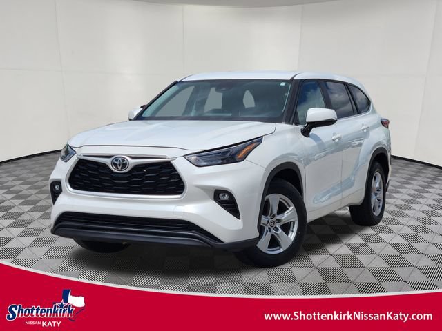 Used 2023 Toyota Highlander LE FWD image 1