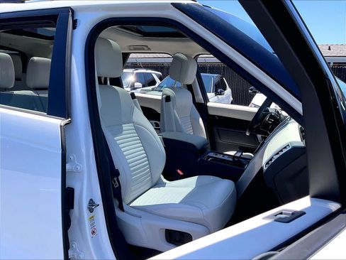 Used 2025 Land Rover Discovery S AWD/4WD image 10