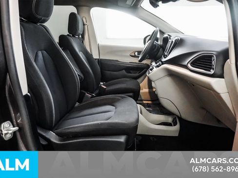 Used 2023 Chrysler Voyager LX FWD image 20