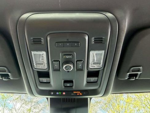 Certified 2024 Chevrolet Suburban High Country AWD/4WD image 33