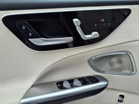 Used 2025 Mercedes-Benz C 300 Sedan image 12