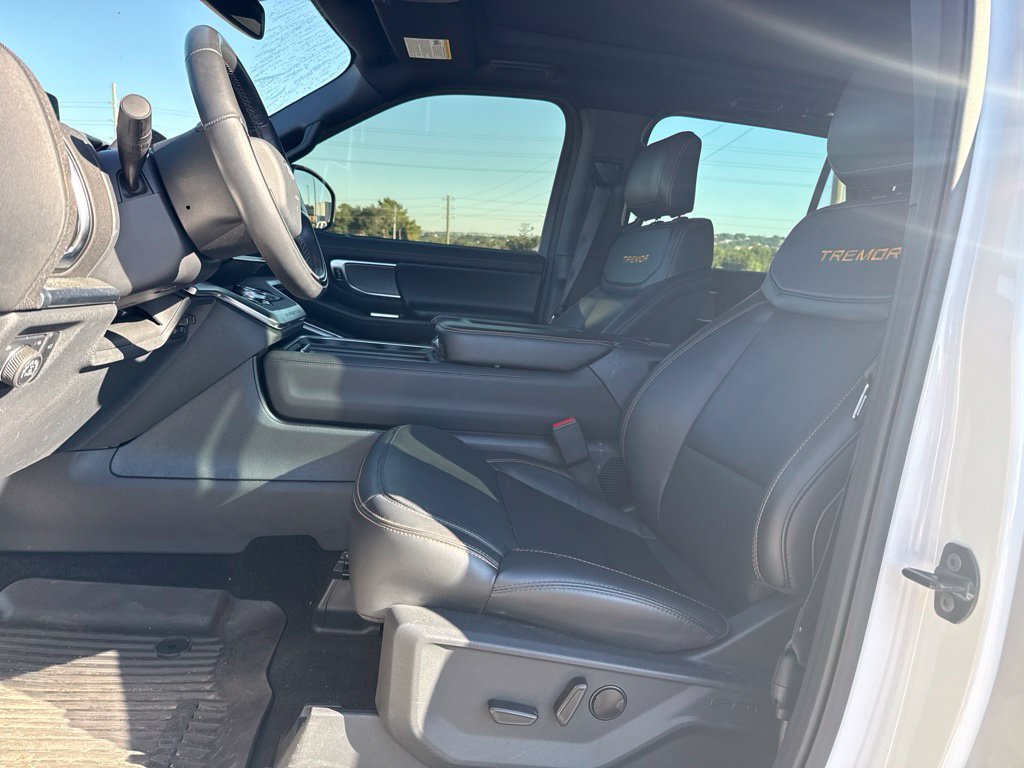 Used 2025 Ford Expedition Tremor AWD/4WD image 6