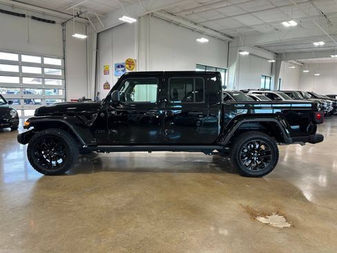Used 2025 Jeep Gladiator Sport AWD/4WD image 5