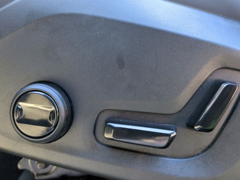 Used 2025 Volvo XC90 B6 Plus image 31