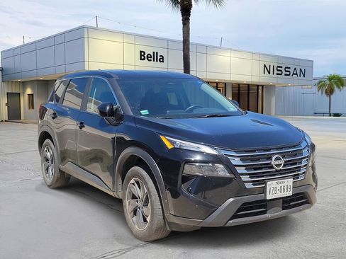 Used 2025 Nissan Rogue SV image 4