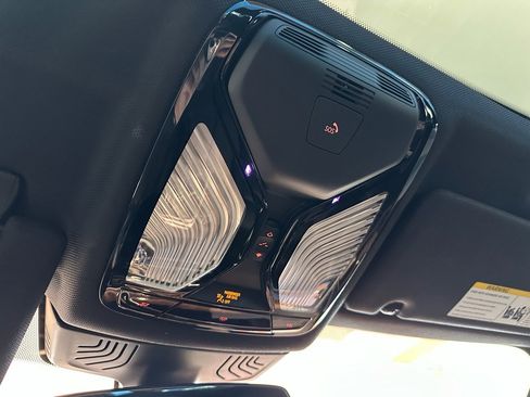 Used 2020 BMW 530i w/ Convenience Package image 25